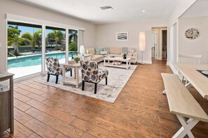 Dining - Waterfront 2BR/2.5BA Marco Island home with pool and waterfront views (Marco Island)