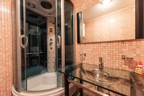 Lägenhet (One Bedroom Apartment-A2) | Badrum | Handdukar