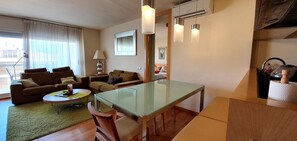 Smart-tv en een tafeltennistafel