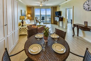 Condo, 2 habitaciones, balcón, vista al océano (1404) | Servicio a la habitación