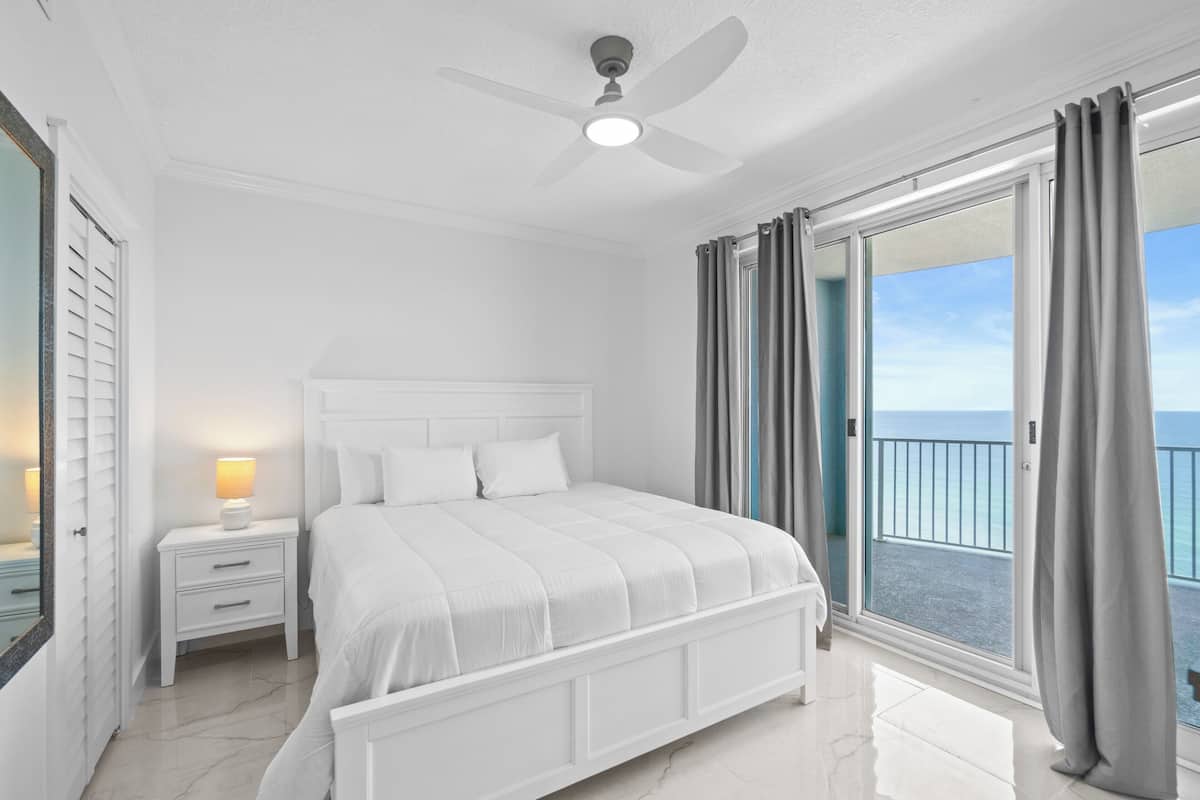 Condo, 2 phòng ngủ, ban công, quang cảnh biển (1702) | 2 phòng ngủ, truy cập Internet không dây miễn phí, trang trí khác biệt 