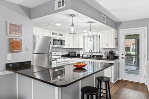 Townhome, 2 Bedrooms (146) | Private kitchen | Full-size fridge, microwave, oven, stovetop