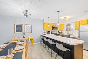 Townhome - 2 sovrum (158) | Eget kök | Stort kylskåp, mikrovågsugn, ugn och spishäll