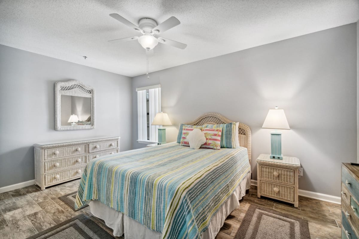 Condo, 1 Bedroom, Pool View (55-202)