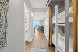 Condo, 1 habitación, balcón, vista al océano (1104) | 1 habitación, ropa de cama de alta calidad y decoración personalizada 