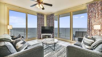 Condo, 3 Bedrooms, Balcony, Ocean View (1531) | Living area