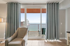 Condo, 1 phòng ngủ, ban công, quang cảnh biển (2312) | Quang cảnh từ phòng