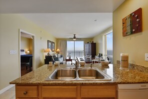 Condo, 3 Bedrooms, Balcony, Ocean View (1601 W) | Private kitchen