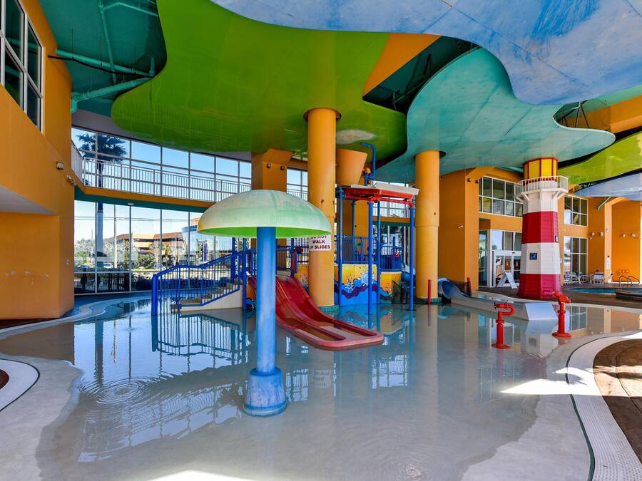 Indoor pool, 2 outdoor pools