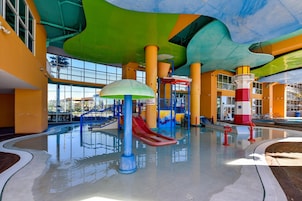 Indoor pool, 2 outdoor pools