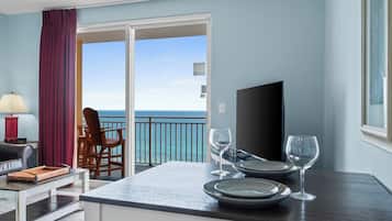 Condo, 1 Bedroom, Balcony, Ocean View (1503 E) | In-room dining