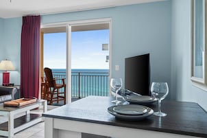 Condo, 1 Bedroom, Balcony, Ocean View (1503 E) | In-room dining