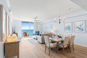 Apartamento Deluxe, 2 habitaciones, balcón, vistas al mar (508) | Servicio de comidas en la habitación