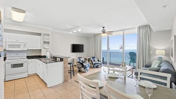 Condo, 2 Bedrooms, Balcony, Ocean View (1110) | Living area