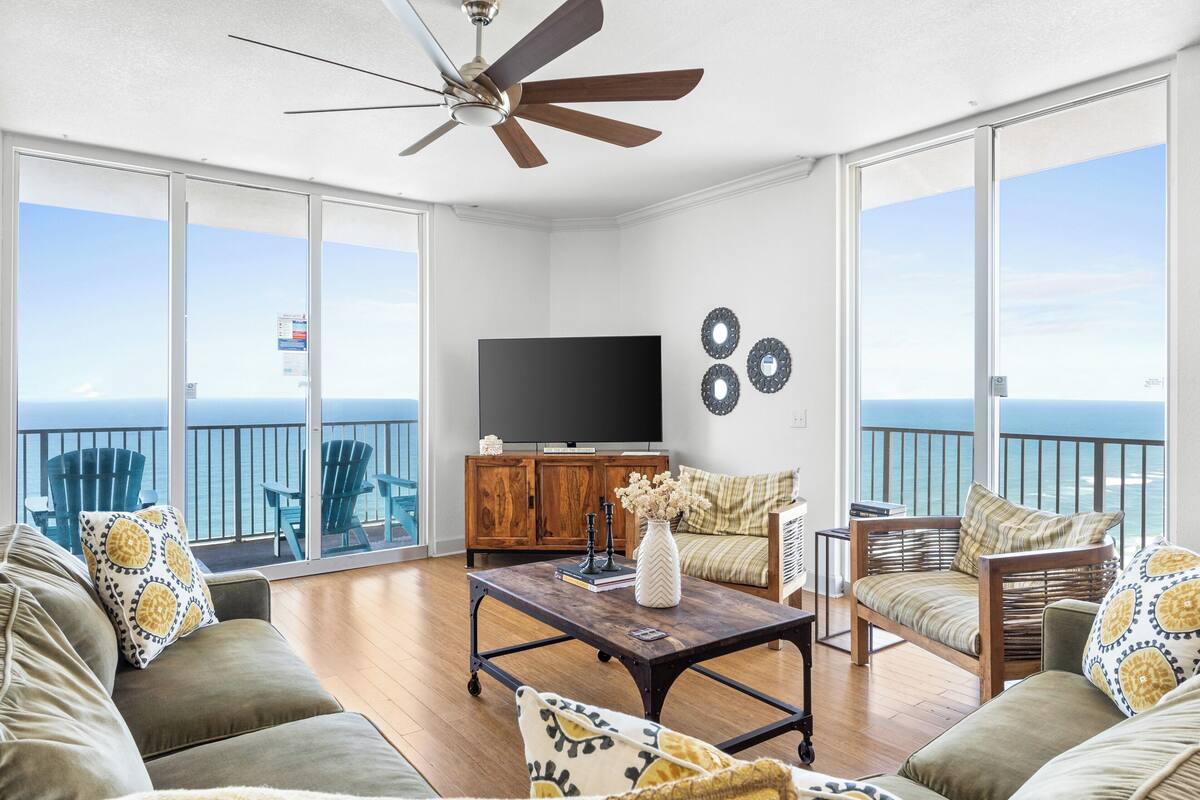 Penthouse, 4 Bedrooms, Balcony, Ocean View (2801) | Ruang tamu | 32 inci televisyen skrin rata dengan kabel, TV 
