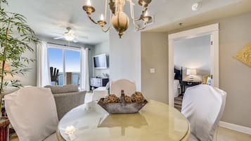 Condo, 2 Bedrooms (1905-1) | In-room dining