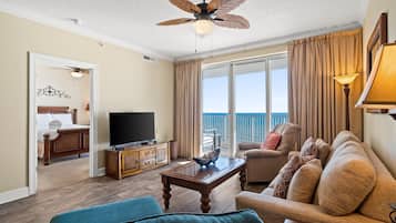 Condo, 2 Bedrooms, Balcony, Ocean View (1801) | Living area