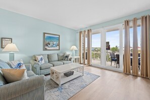 Living area - Laketown Wharf by Book That Condo (Panama City Beach)