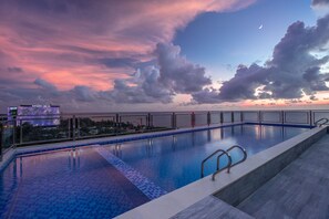 Outdoor pool - Luxy Park Hotel Phu Quoc Romantic Sunset (Phu Quoc)