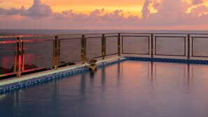 Rooftop pool - Luxy Park Hotel Phu Quoc Romantic Sunset (Phu Quoc)