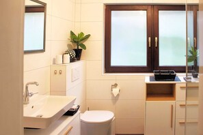 Unclassified image, 5 of 16, button - 3-room vacation apartment (up to 4 persons on request) - Gästezimmer Wagner (Hann. Münden)