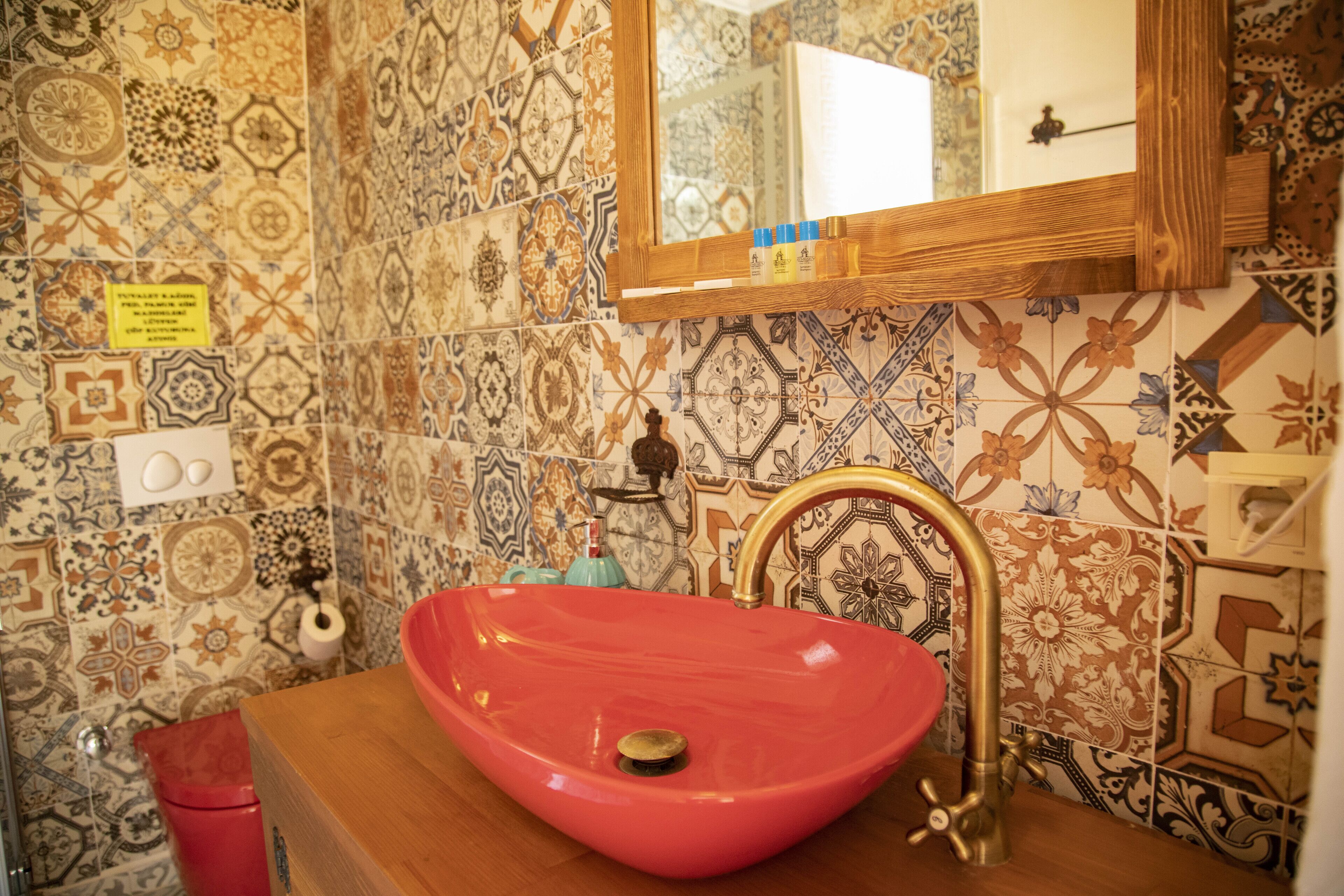 junior room | bathroom | shower, rainfall showerhead, hair dryer, slippers