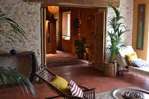 �المنطقة المحيطة بالمنشأة