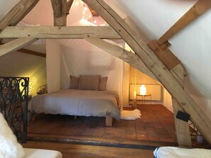1 dormitorio, tabla de planchar con plancha, wifi gratis y ropa de cama