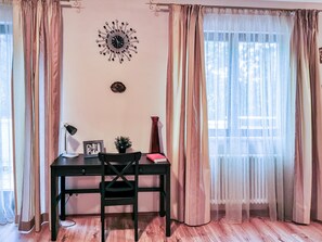 2 bedrooms, desk, iron/ironing board, free WiFi