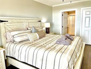 3 slaapkamers, een strijkplank/strijkijzer, gratis wifi, beddengoed