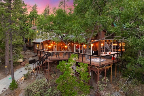 Unique Modern Cabin w/spa, dry sauna