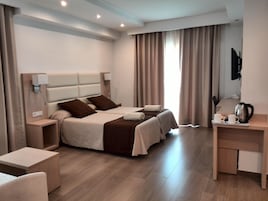 Caja de seguridad en la habitación, wifi gratis y ropa de cama