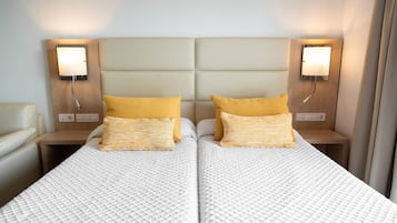 Superior tweepersoonskamer, uitzicht op zee | Een kluis op de kamer, gratis wifi, beddengoed