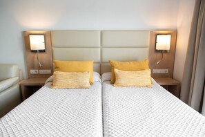 Superior Double Room, Sea View | In-room safe, free WiFi, bed sheets - Hostal La Cigüeña (Sant Joan de Labritja)