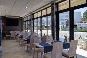 Se sirven desayunos, almuerzos y cenas (con vistas al mar)