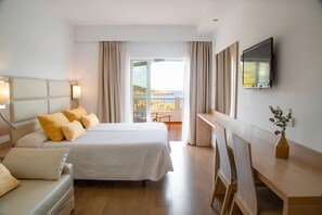 Superior Double Room, Sea View | In-room safe, free WiFi, bed sheets - Hostal La Cigüeña (Sant Joan de Labritja)