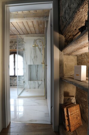 Deluxe Apartment | Room amenity - Suites&Atelier Lake Como (Como)