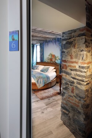 Habitación exclusiva, vistas parciales al lago, en una planta alta | Ropa de cama de alta calidad y edredones de plumas