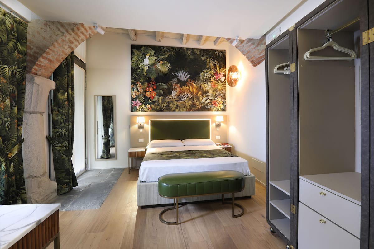 Habitación estándar | Ropa de cama de alta calidad, edredón y camas con efecto memoria