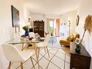 TV - l'Appartement Magnolia (Vallauris)