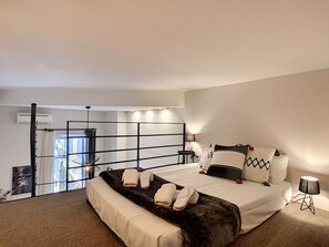 Rideaux occultants, fer et planche à repasser, Internet gratuit