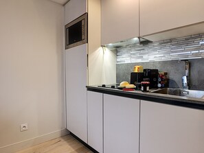 Fridge, microwave, dishwasher, coffee/tea maker