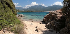 Beach nearby, sun-loungers, beach towels