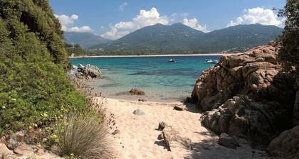 Private villa with swimming pool and jacuzzi overlooking the Gulf of Valinco