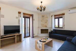 Flat-screen TV, fireplace, DVD player, books - Dimokritos Villa II, a homestay experience (Aggeliana, Rethymno)