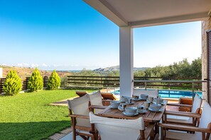 Outdoor dining - Dimokritos Villa II, a homestay experience (Aggeliana, Rethymno)