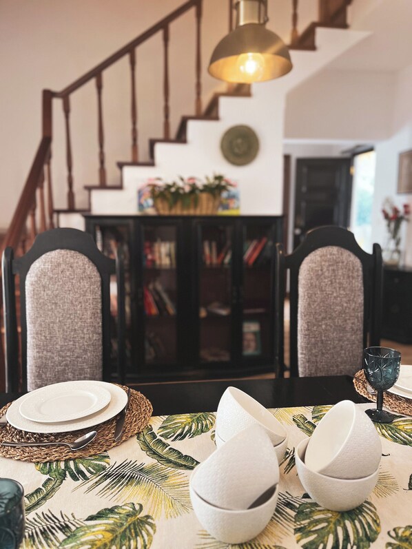 Dining - Philip's Beach House (Ferrel)