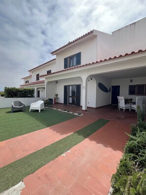 Terrace/patio - Philip's Beach House (Ferrel)