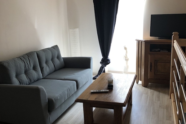 Salon , canapé et tv