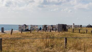 Beach huts numbered 5537, 5533, 5531, 5513, 5515, and 5519.